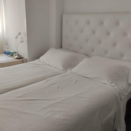 Habitaciones Individuales En Apartamento Madrid Extérieur photo