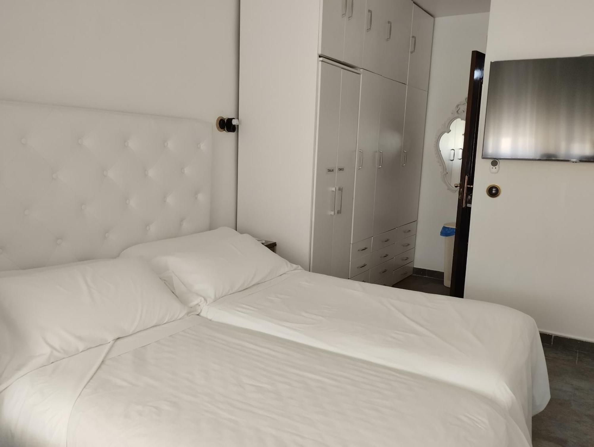 Habitaciones Individuales En Apartamento Madrid Extérieur photo