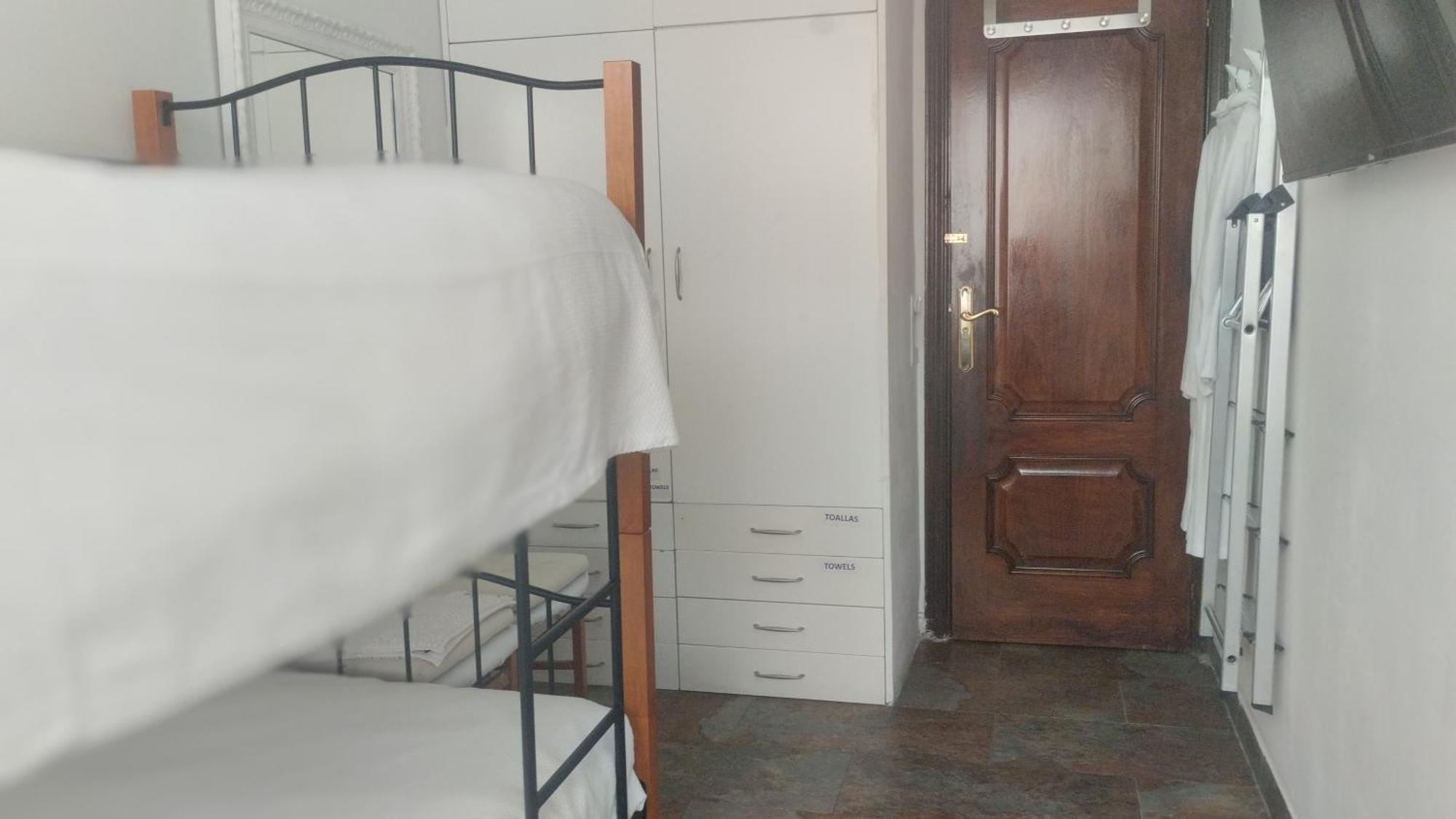 Habitaciones Individuales En Apartamento Madrid Extérieur photo