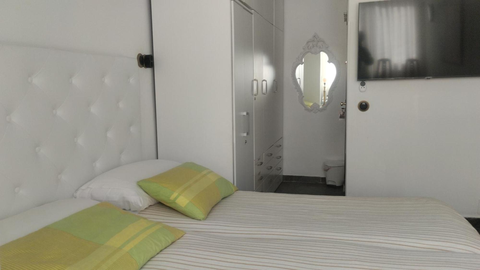 Habitaciones Individuales En Apartamento Madrid Extérieur photo