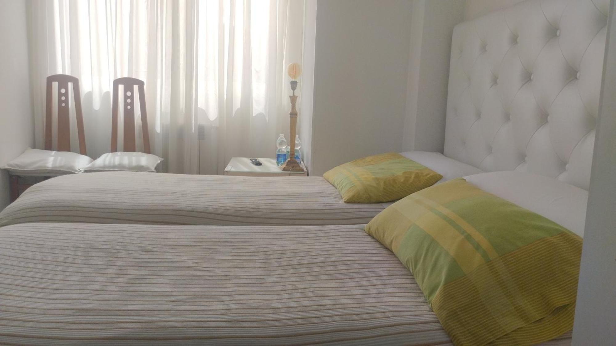 Habitaciones Individuales En Apartamento Madrid Extérieur photo