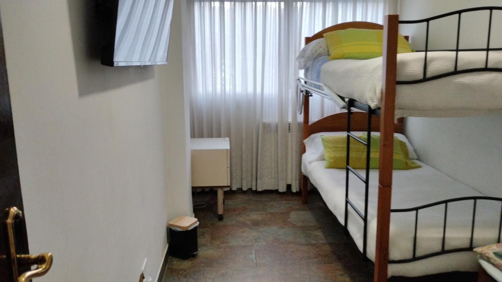 Habitaciones Individuales En Apartamento Madrid Extérieur photo